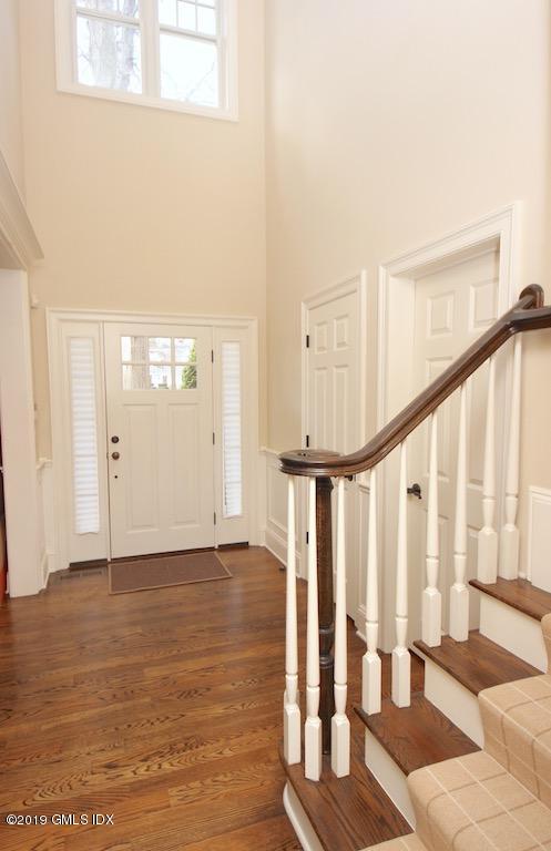 45 Riverside Lane Riverside, CT 06878 - Photo 9 of 23 Entry