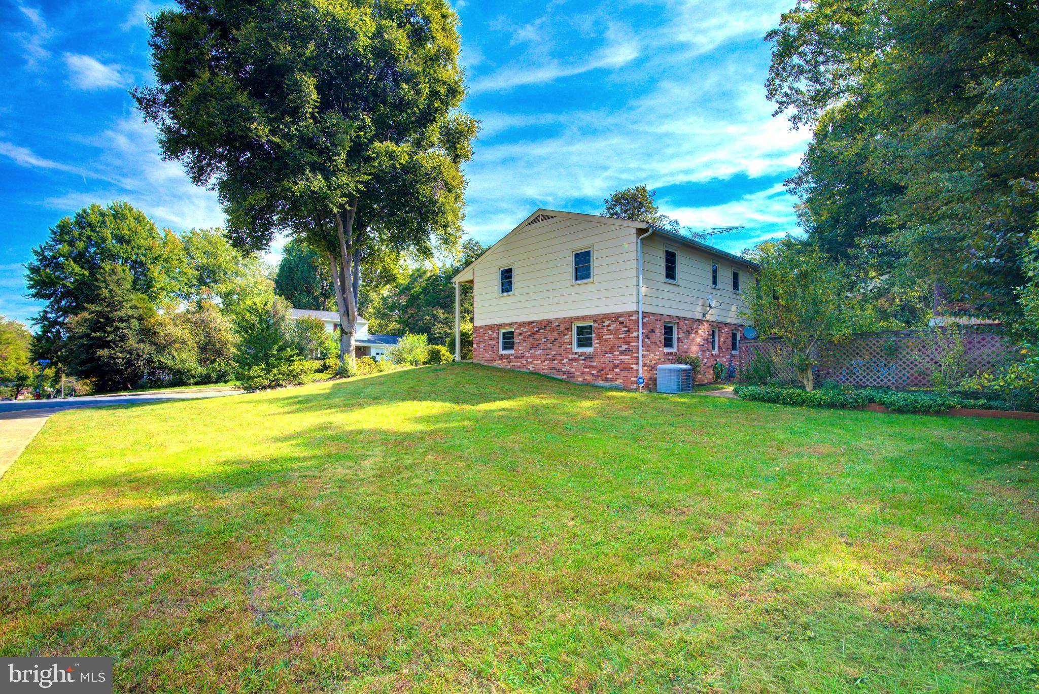 6914 Hadlow Drive Springfield, VA 22152 - Photo 30 of 31 Huge Yard for Ballgames / Gardening