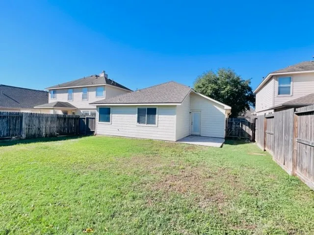 a view of a house with backyard and garden