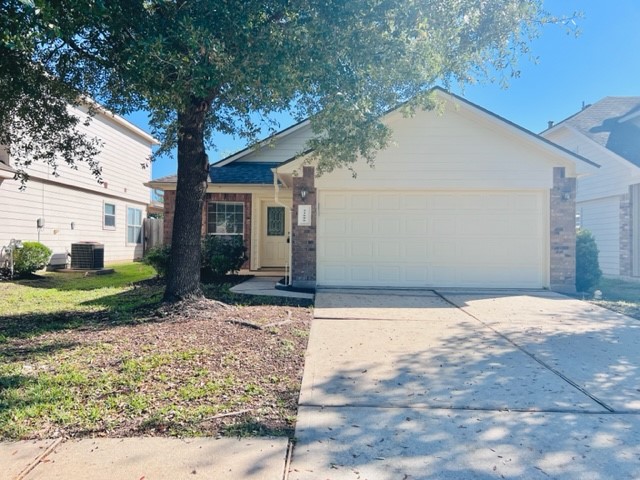 21606 Falvel Lake Drive Spring, TX 77388 - Photo 5 of 24 a backyard of a house