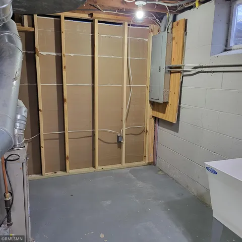 $385,000 | 2308 16th Avenue East, North St. Paul, MN 55109