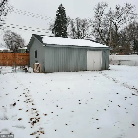 $385,000 | 2308 16th Avenue East, North St. Paul, MN 55109
