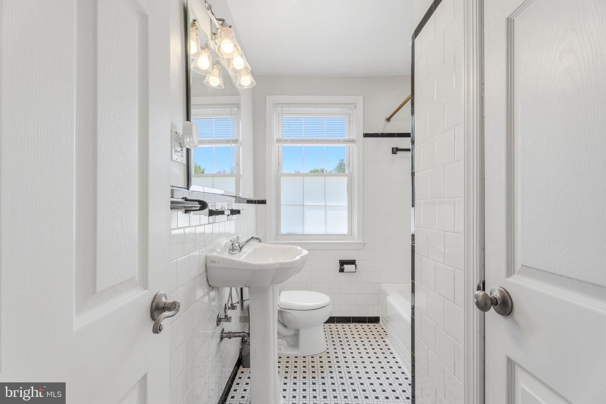 7037 Heathfield Road Baltimore, MD 21212 - Photo 27 of 44 Full Bath