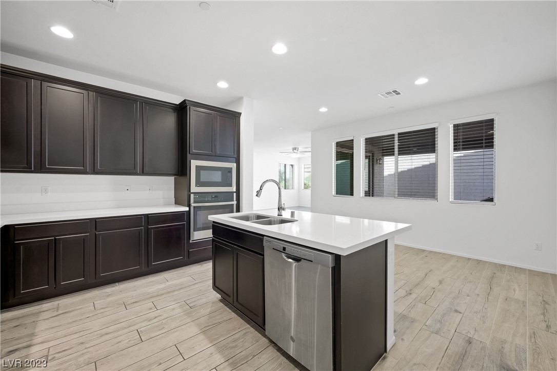 952 East Sunset Road Henderson, NV 89011 - Photo 14 of 53 Gallery Image 14