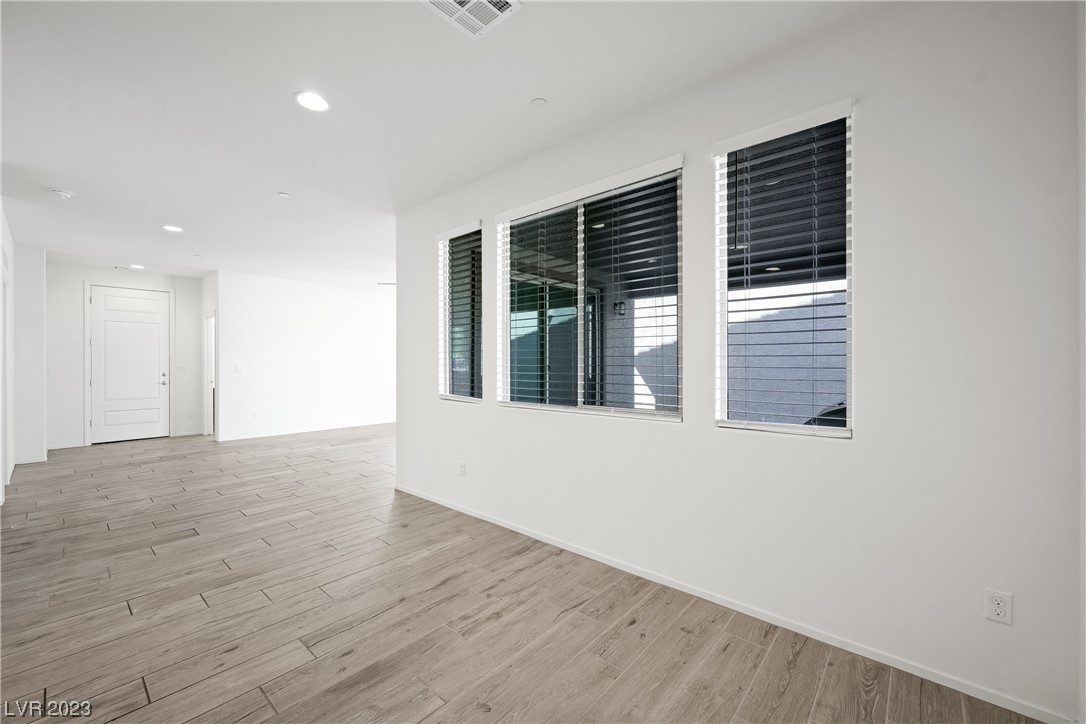 952 East Sunset Road Henderson, NV 89011 - Photo 9 of 53 Gallery Image 9
