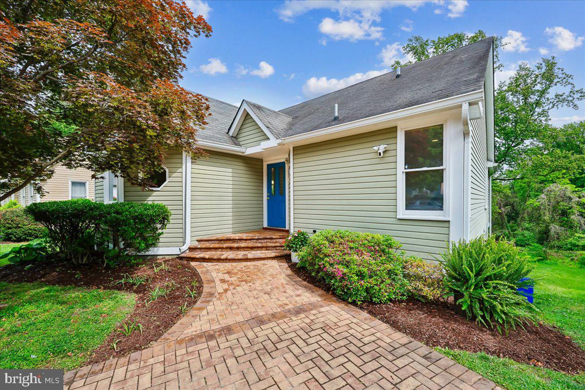 10029 Pratt Place Silver Spring, MD 20910 - Photo 2 of 36 Front Walkway