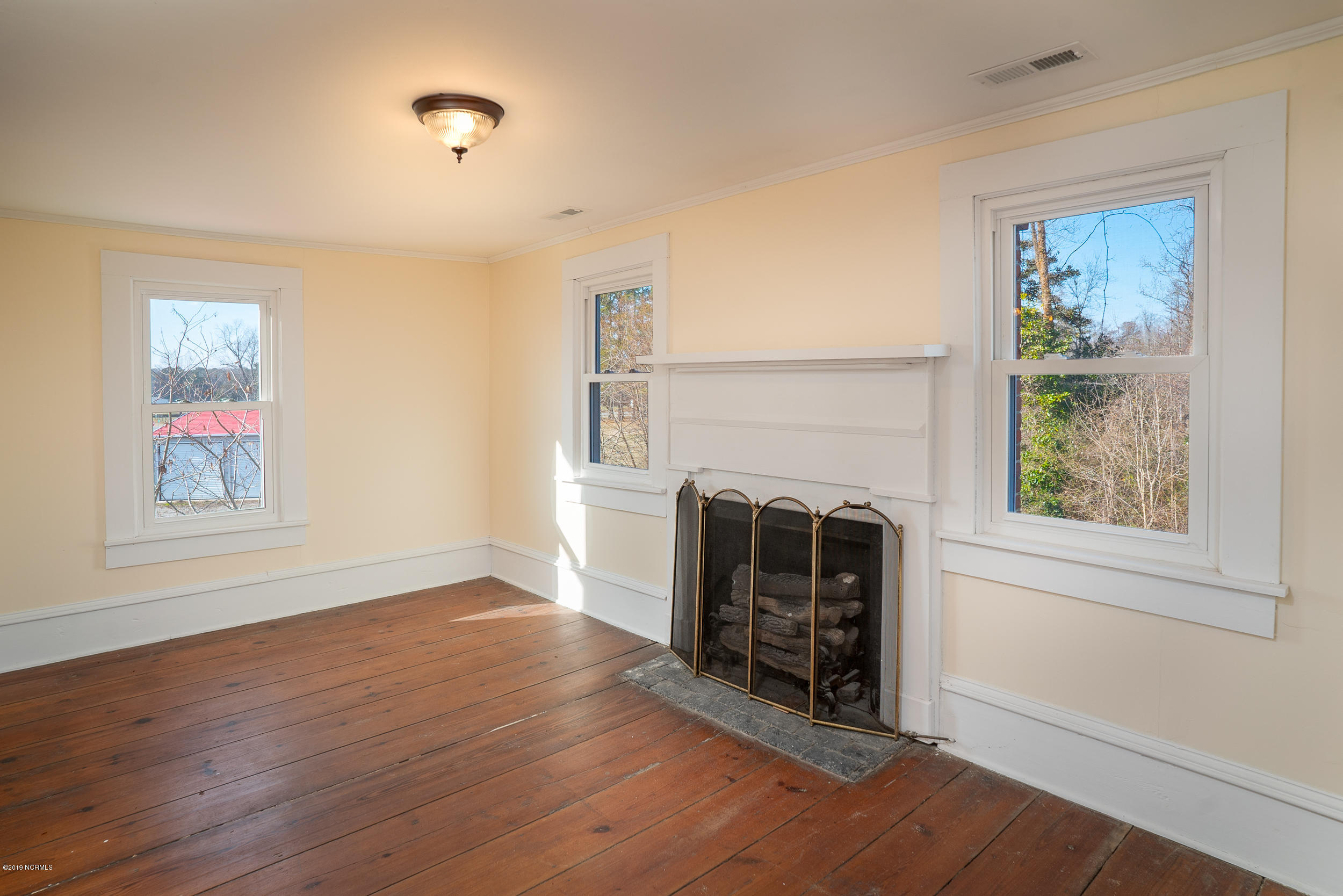 79 Mill Road Washington, NC 27889 - Photo 29 of 40 FIreplace