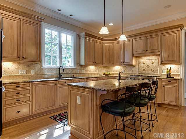 2116 Harris Road Charlotte, NC 28211 - Photo 6 of 16 Gallery Image 6