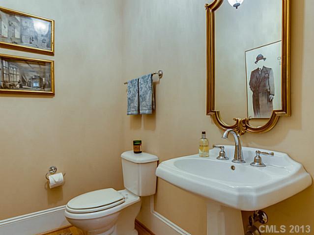 2116 Harris Road Charlotte, NC 28211 - Photo 9 of 16 Gallery Image 9