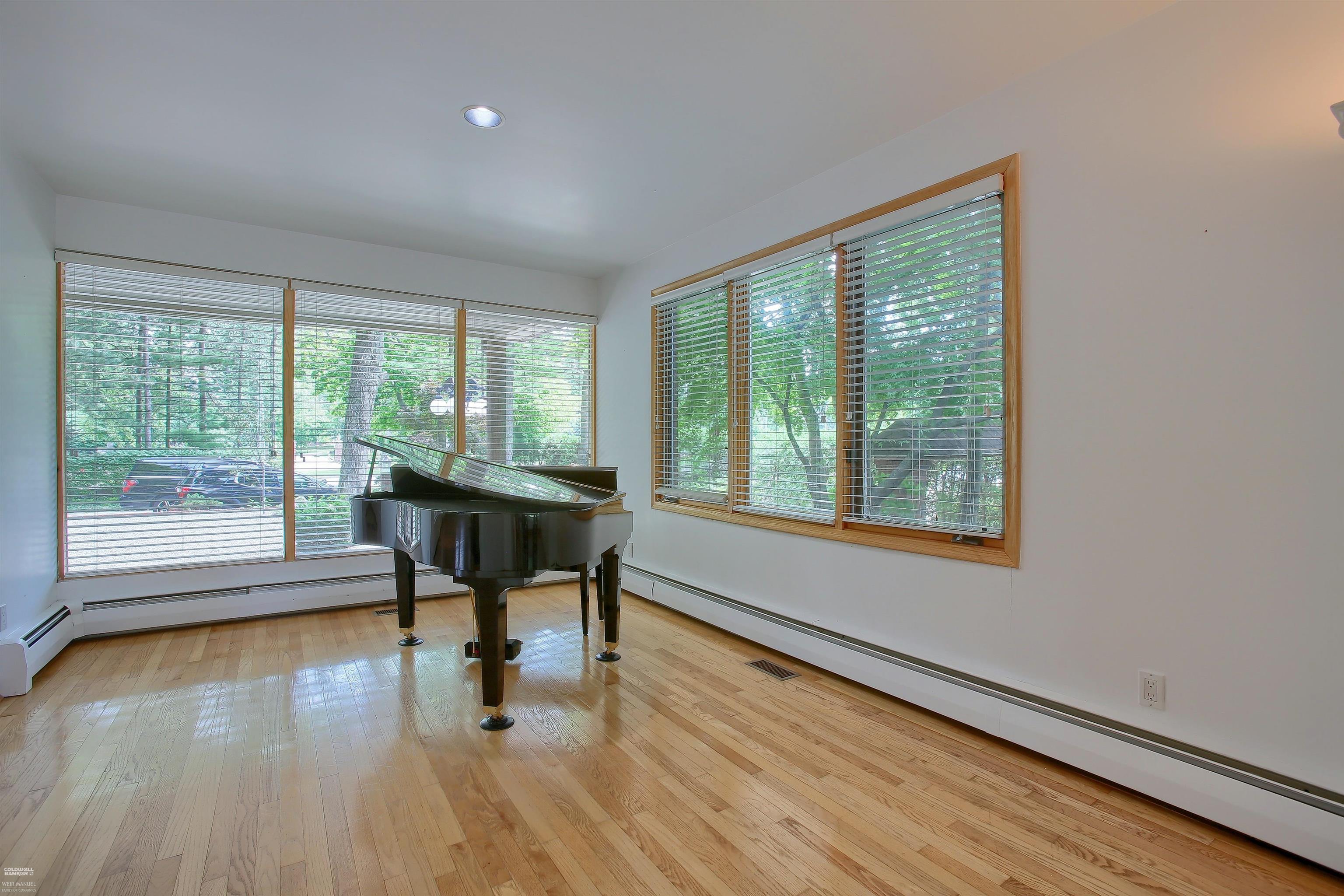 917 Lake Shore Road Grosse Pointe Shores, MI 48236 - Photo 15 of 44