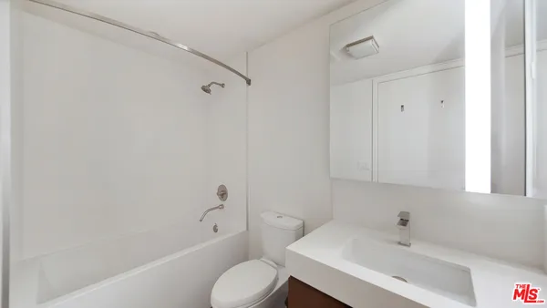 $3,295,000 | 1755 Ocean Avenue, Unit 303, Santa Monica, CA 90401