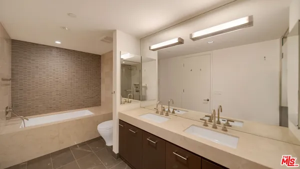 $3,295,000 | 1755 Ocean Avenue, Unit 303, Santa Monica, CA 90401