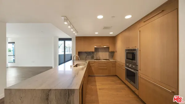 $3,295,000 | 1755 Ocean Avenue, Unit 303, Santa Monica, CA 90401
