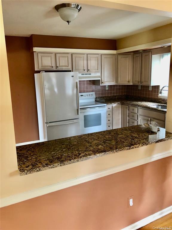 267 Haypath Road Old Bethpage, NY 11804 - Photo 5 of 22
