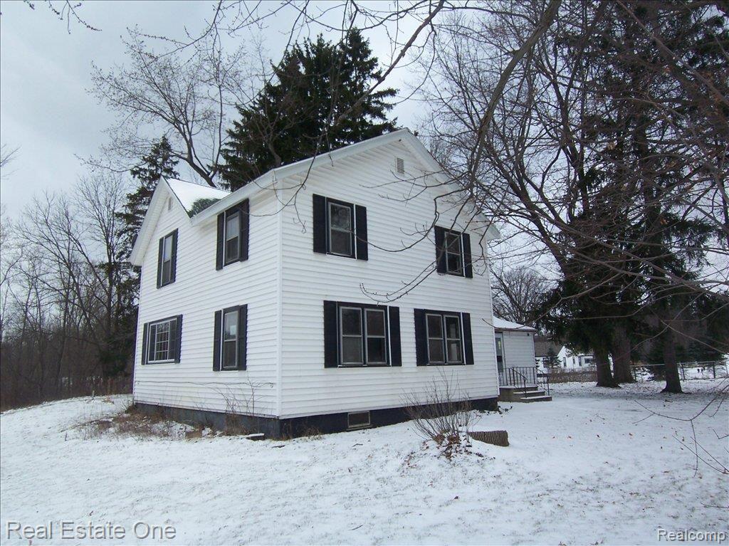 10443 Silver Lake Road Brighton, MI 48116 - Photo 2 of 12 Exterior