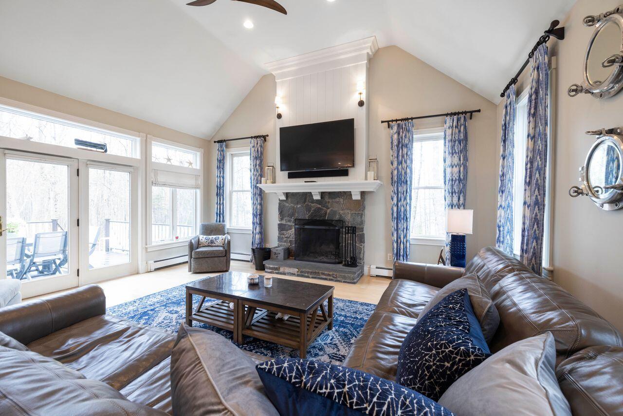 18 Ledgewater Drive Kennebunk, ME 04043 - Photo 19 of 49 Family room