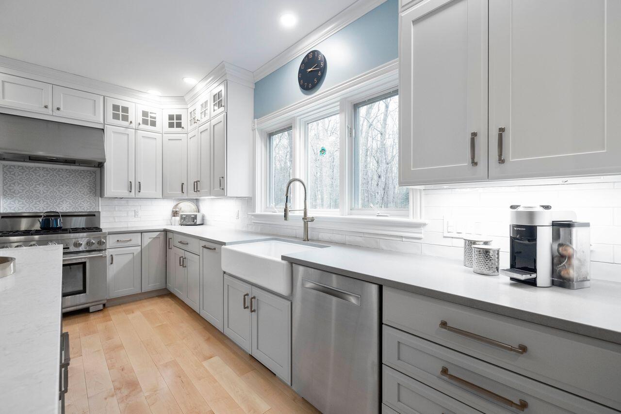 18 Ledgewater Drive Kennebunk, ME 04043 - Photo 6 of 49 Kitchen