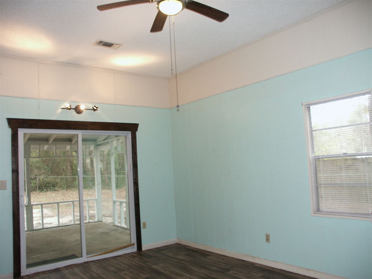 13204 4th Street Lillian, AL 36549 - Photo 10 of 19 Den or Office Area