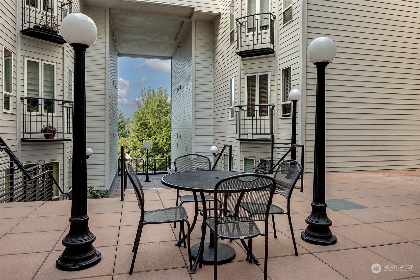 3028 Western Avenue, Unit 408 Seattle, WA 98121 - Photo 16 of 40