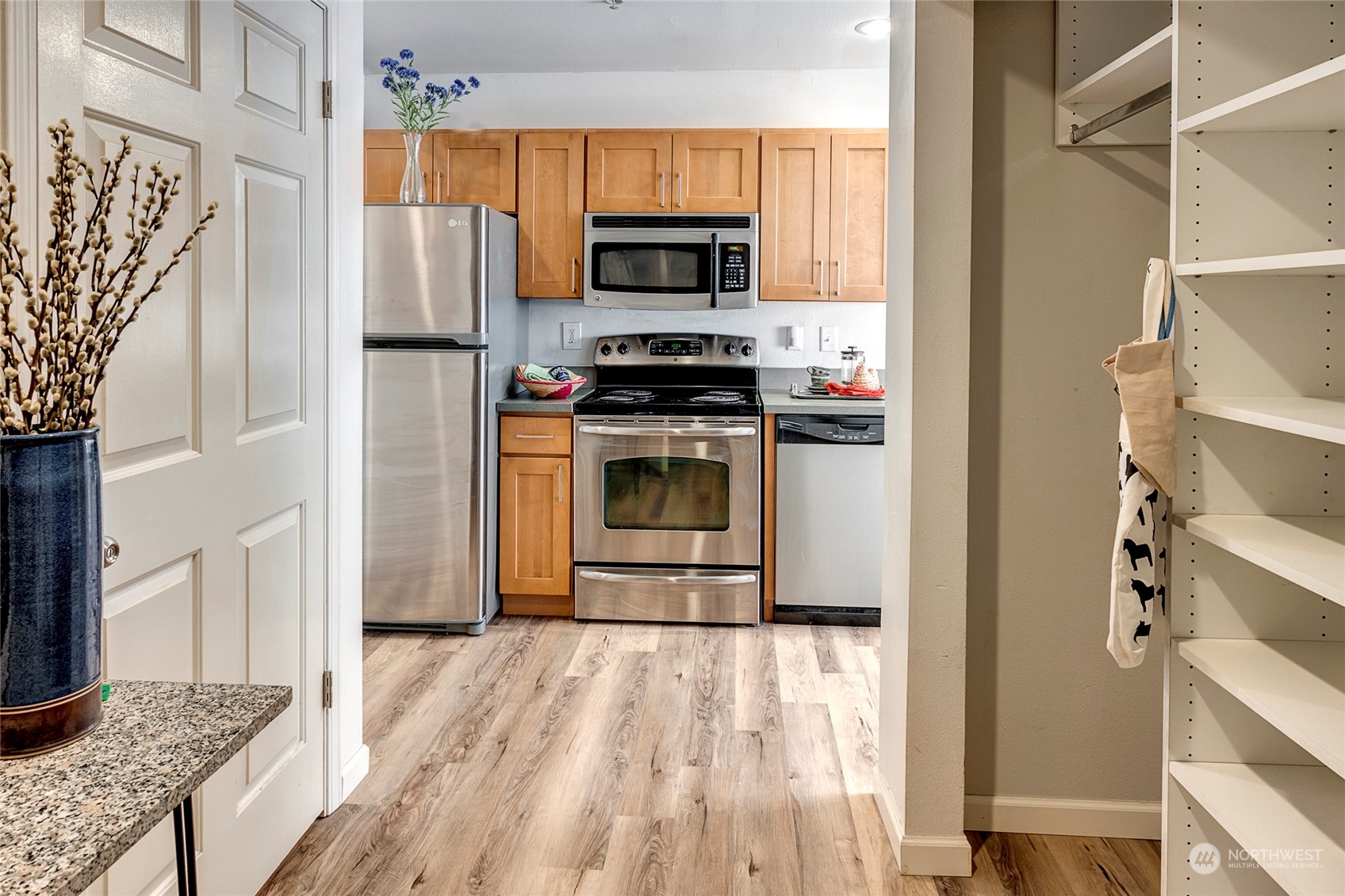 3028 Western Avenue, Unit 408 Seattle, WA 98121 - Photo 19 of 40 a kitchen with a stove and a refrigerator