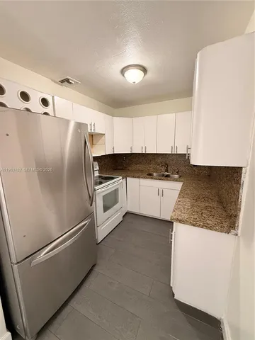 $2,900 | 5230 Southwest 116th Avenue, Unit 1, Miami, FL 33165