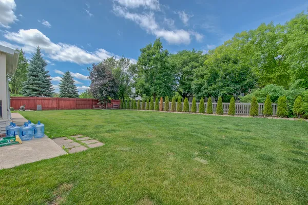 $549,000 | 1094 Vista Drive, Gurnee, IL 60031