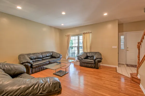 $549,000 | 1094 Vista Drive, Gurnee, IL 60031