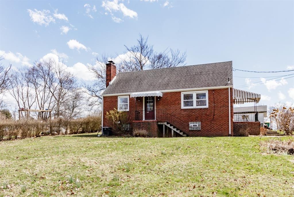 1783 Locust Road Franklin Park, PA 15143 - Photo 2 of 25 Gallery Image 2