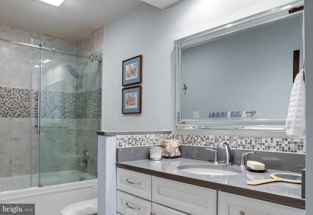 1017 Turkey Run Road McLean, VA 22101 - Photo 35 of 57 Hall Bath