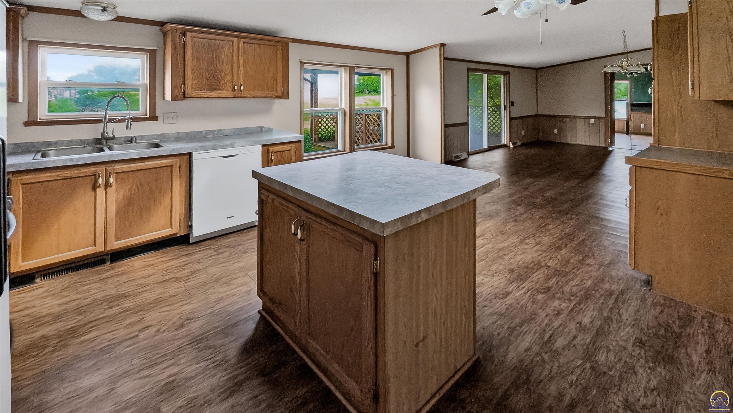 1602 Emmer Road Hartford, KS 66854 - Photo 5 of 34