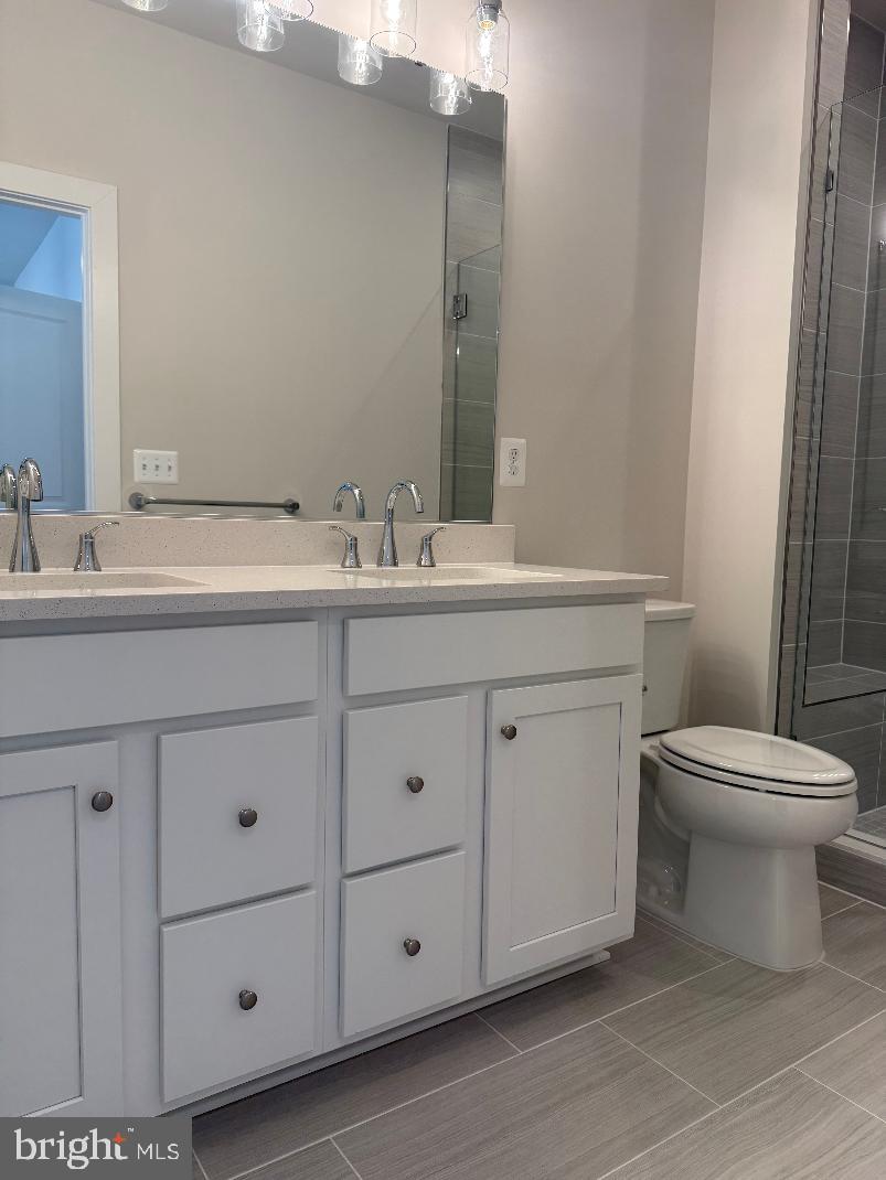 3809 Shale Ridge Road Woodbridge, VA 22193 - Photo 12 of 24 Master bathroom