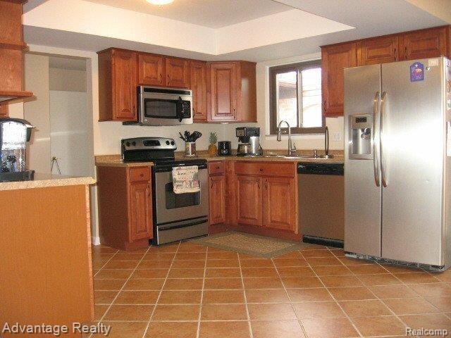 11470 Common Road Warren, MI 48093 - Photo 10 of 21 kitchen.JPG