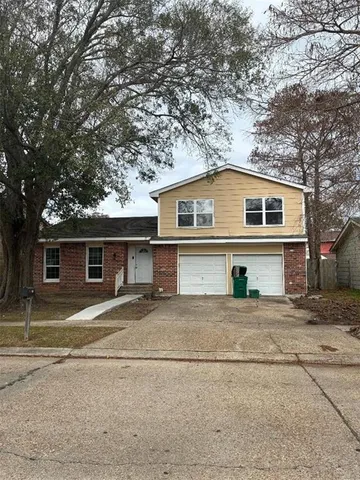 $2,000 | 3860 Eastview Drive, Harvey, LA 70058