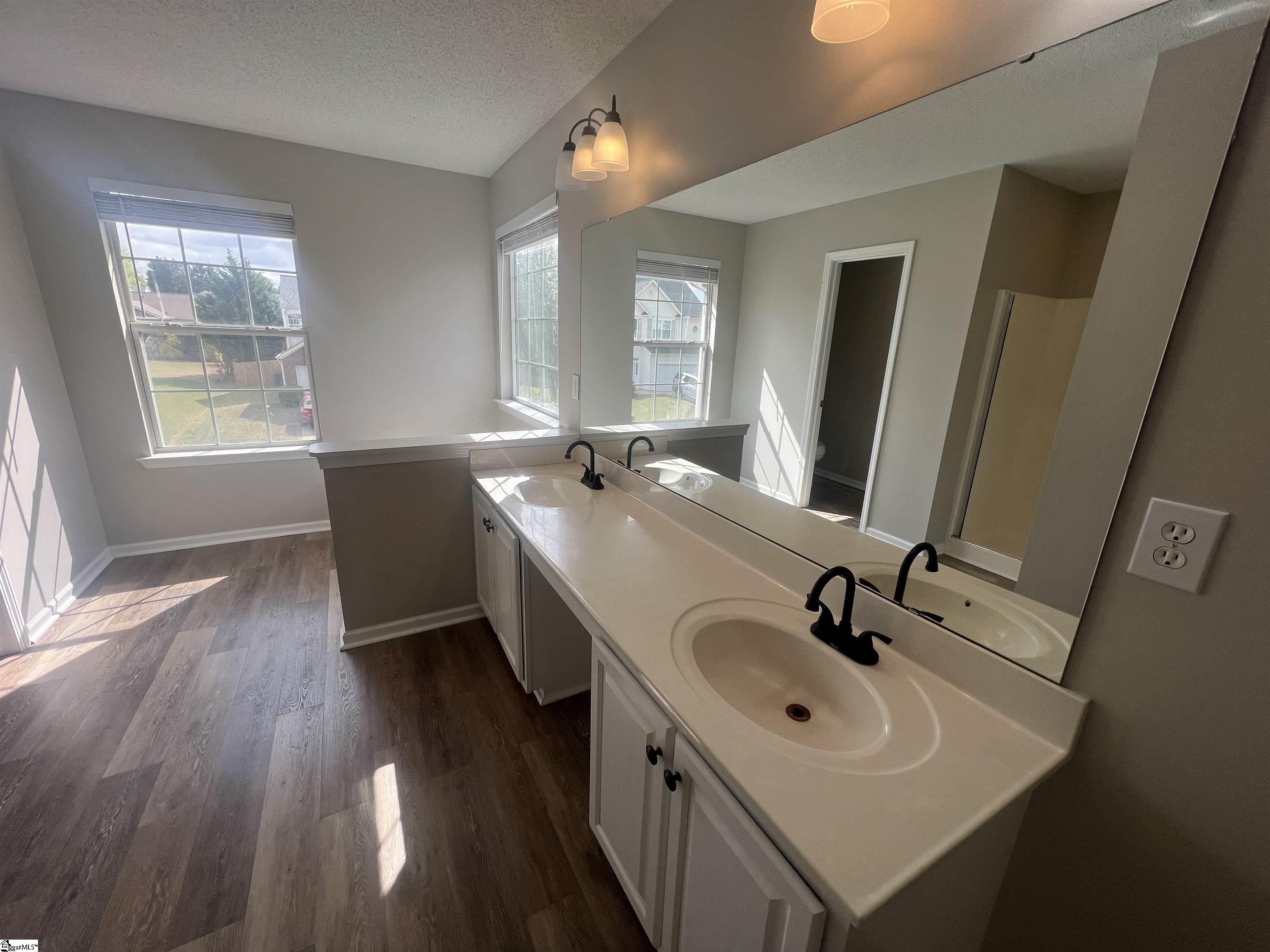 522 Peach Grove Place Mauldin, SC 29662 - Photo 19 of 36 Double sinks, separate shower, and roman soaking tub, with a private water closet, truly a perfect master bathroom