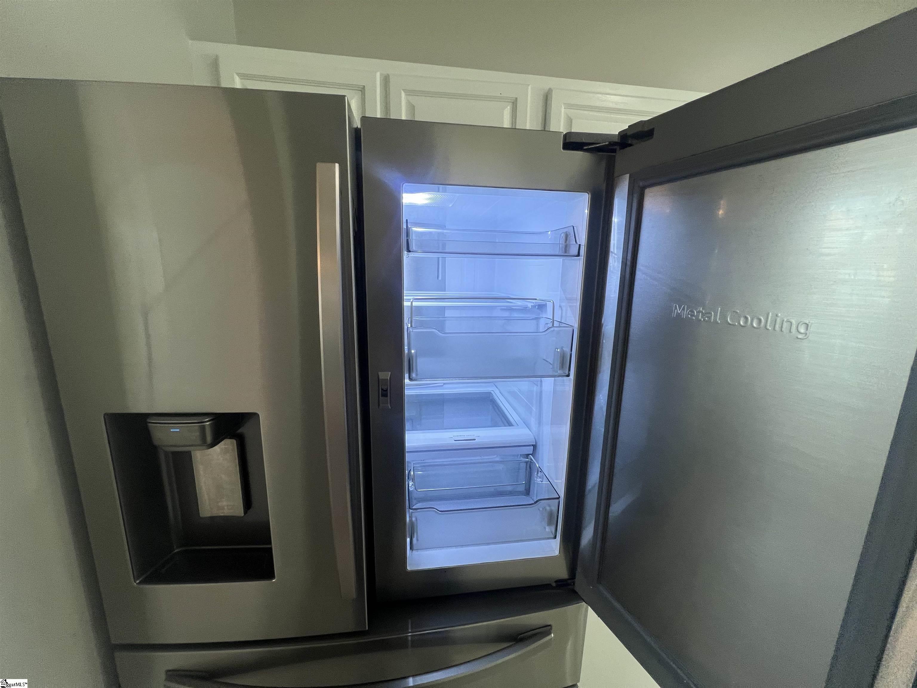 522 Peach Grove Place Mauldin, SC 29662 - Photo 7 of 36 Water and Ice from Fridge, you will love the easy access on right door in fridge, this fridge is one of the very nicest models.