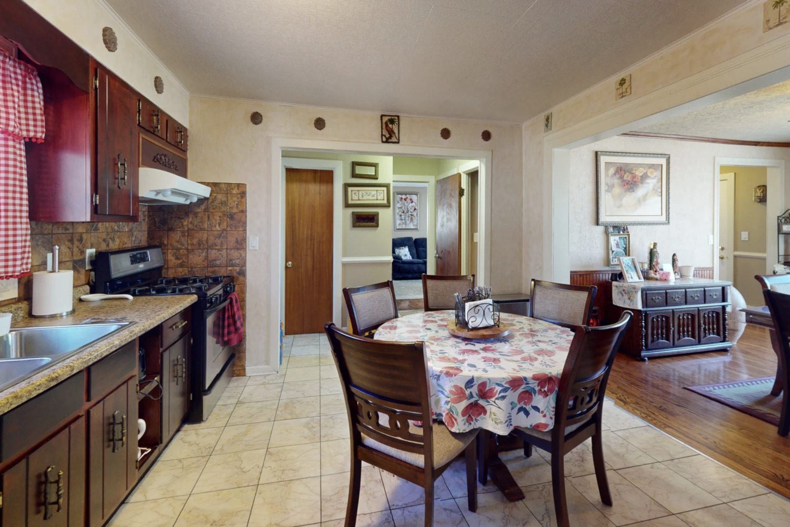 423 South Main Street Montgomery, IL 60538 - Photo 2 of 18