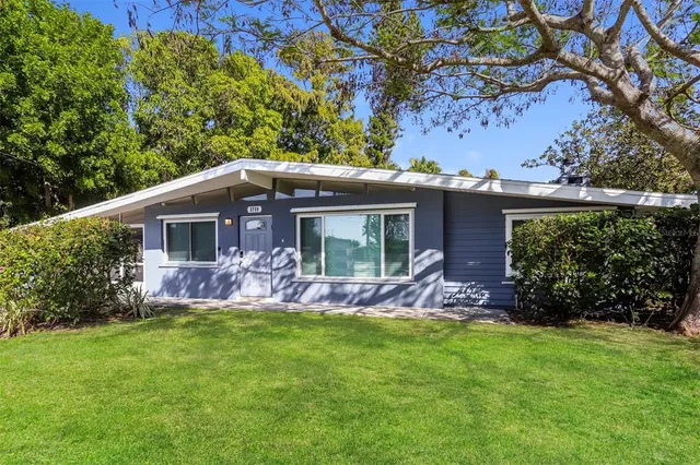 $2,200 | 3759 St Charles Circle, Sarasota, FL 34233