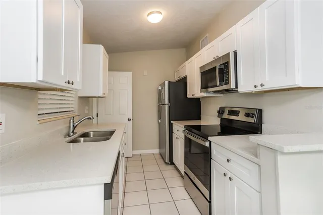$2,200 | 3759 St Charles Circle, Sarasota, FL 34233