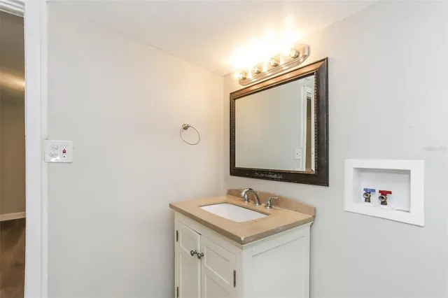 $2,200 | 3759 St Charles Circle, Sarasota, FL 34233