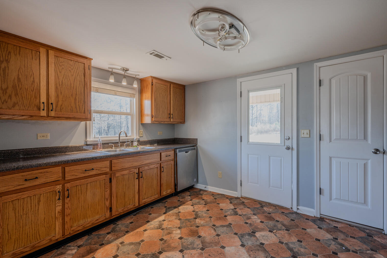 409 Bronco Road LaFayette, GA 30728 - Photo 10 of 27 Kitchen