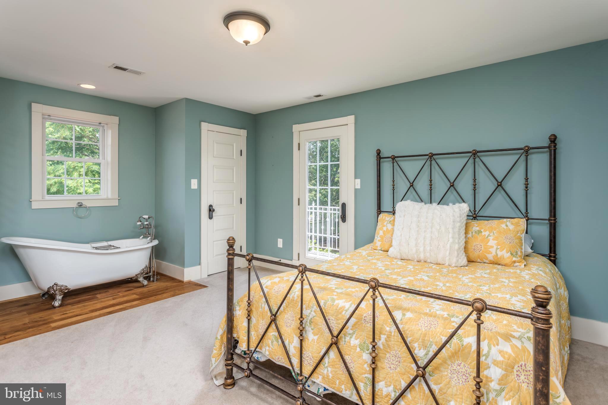 317 Aaron Mountain Road Castleton, VA 22716 - Photo 37 of 65 Upper level Bedroom Suite #2