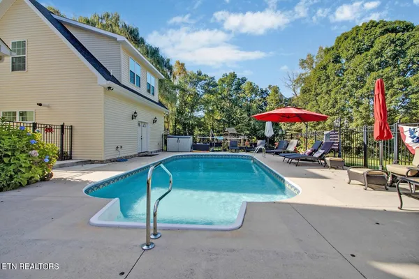 $1,184,000 | 156 Morgan Fields Drive, Wartburg, TN 37887