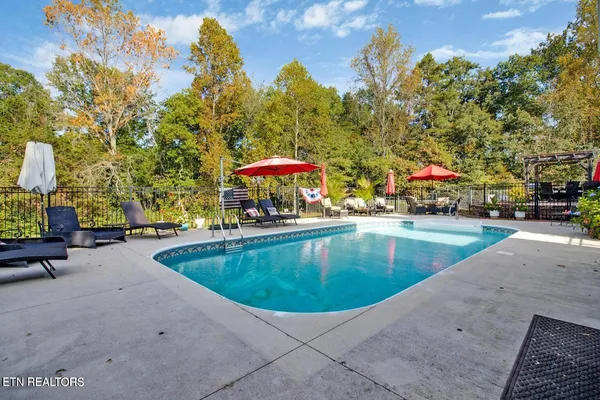 $1,184,000 | 156 Morgan Fields Drive, Wartburg, TN 37887