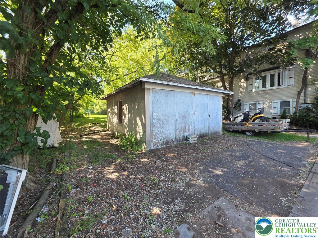 169 South Whitfield Street Nazareth, PA 18064 - Photo 4 of 35