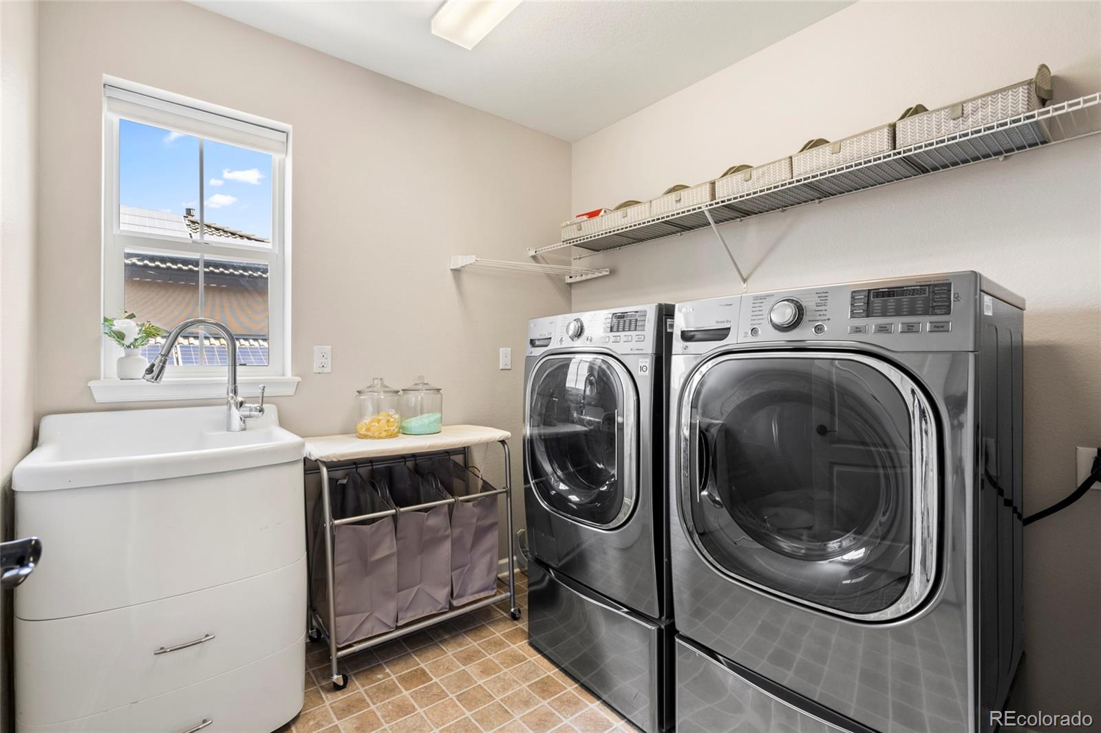 10415 Startrail Court Highlands Ranch, CO 80126 - Photo 36 of 49 a utility room with dryer and washer