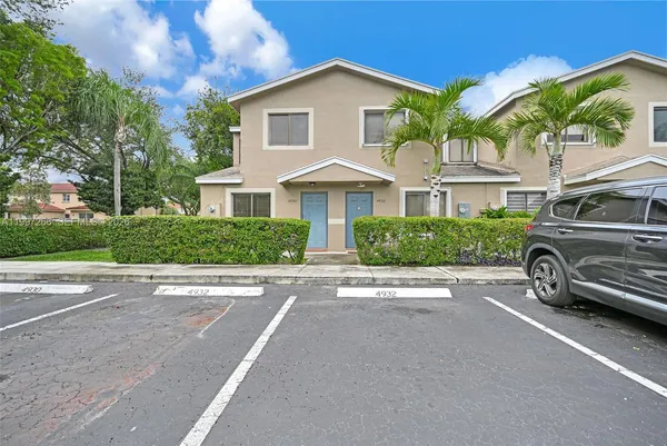$2,800 | 4930 South University Drive, Unit 4930, Davie, FL 33328