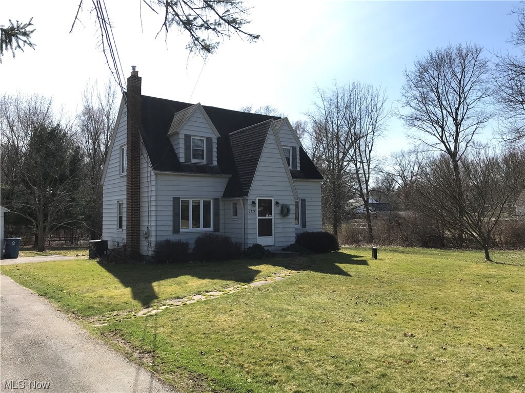 2924 Ridgewood Road Akron, OH 44333 - Photo 1 of 8 Cape cod home with a front yard