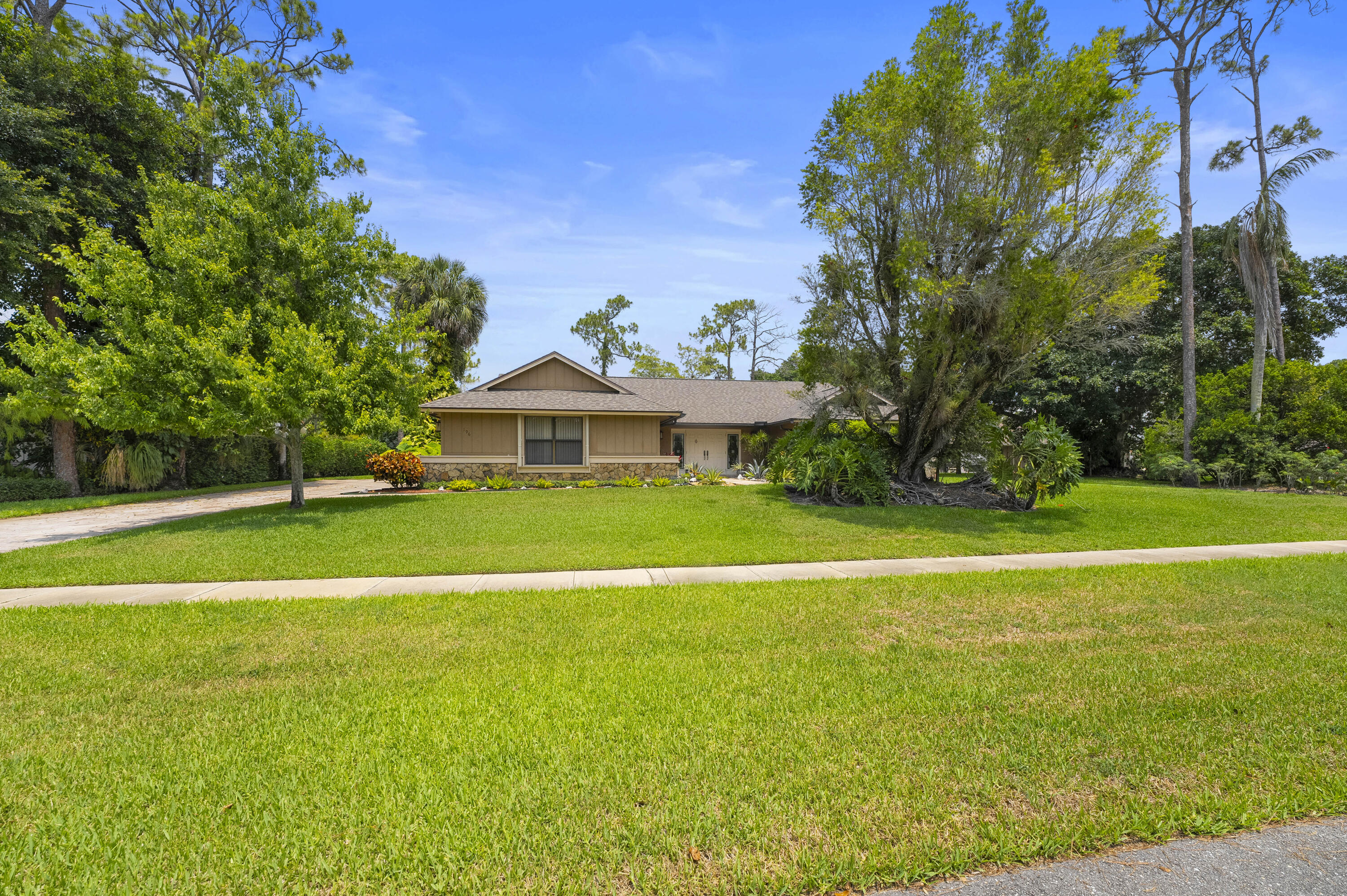 196 Scarborough Terrace Wellington, FL 33414 - Photo 4 of 33 a view of a house with a big yard
