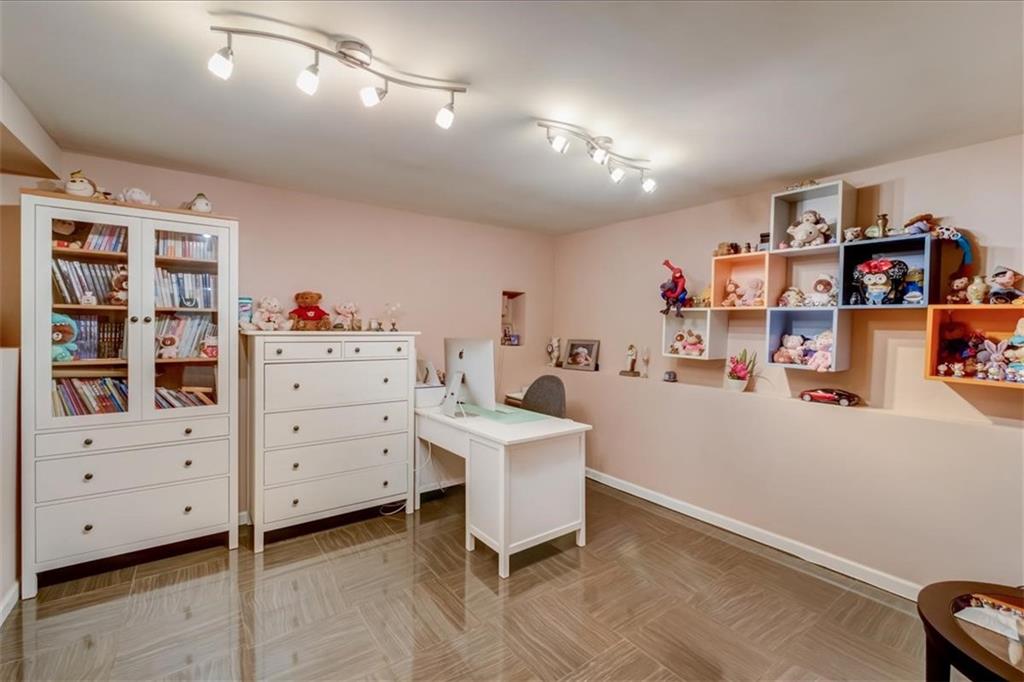 829 Bruce Drive East Meadow, NY 11554 - Photo 9 of 27