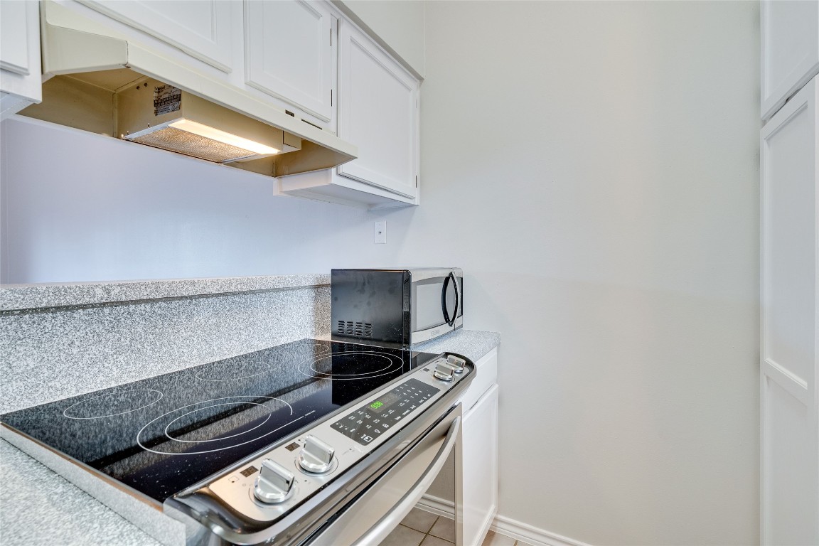1908 San Antonio Street, Unit 306 Austin, TX 78705 - Photo 15 of 28 a kitchen with a stove and a microwave
